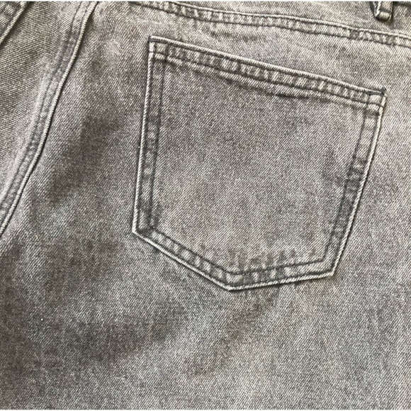 Riot high rise mom Jean from MISSGUIDED. Size 6 - Picture 6 of 6